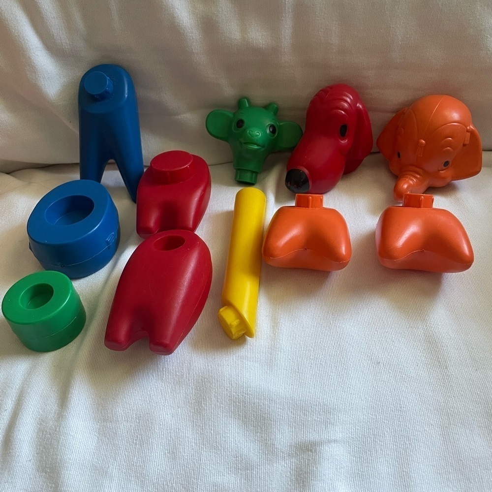 Vintage Tupperware Tuppertoys "Zoo It Yourself" Animal Set from 1966 11 pc used